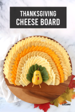 cheese-cracker-tray-thanksgiving.png
