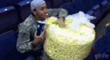 nom-popcorn.gif